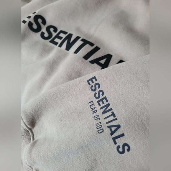 Ladies Essentials Grey Sweatshirt Crewneck, size Medium - Picture 2 of 6